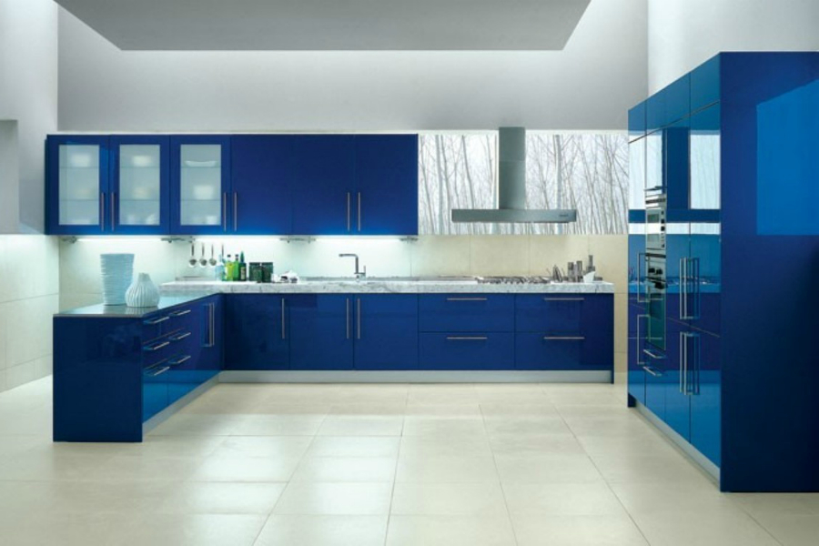 Кухня минимализм цвет настроения синий в одном цвете сине белая кухня